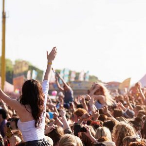 crowds-enjoying-themselves-at-outdoor-music-P4CNS8V.jpg crowds-enjoying-themselves-at-outdoor-music-P4CNS8V.jpg